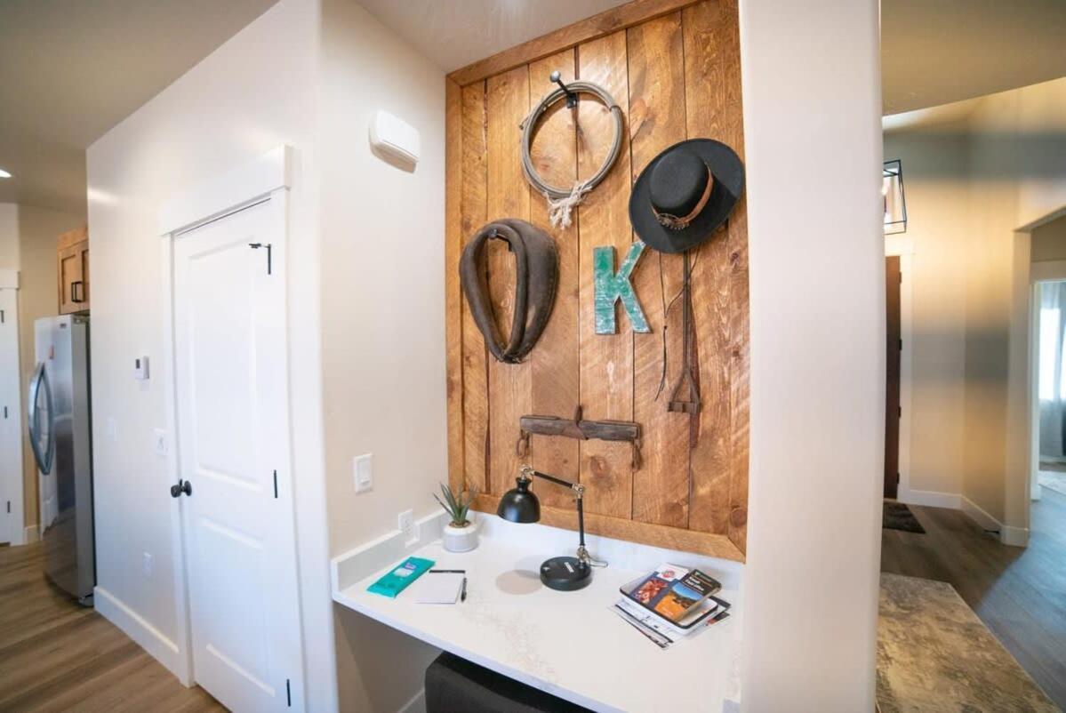 Red Canyon Bunkhouse At - New West