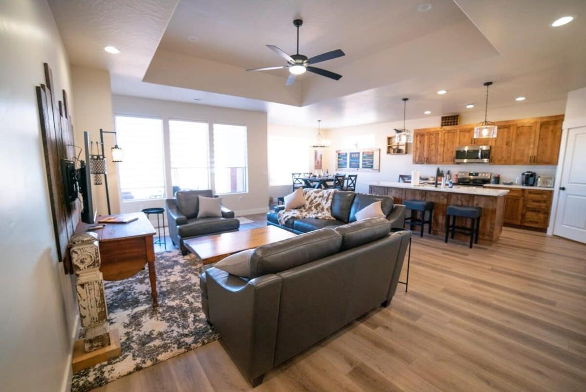 Red Canyon Bunkhouse At - New West Holiday home Kanab