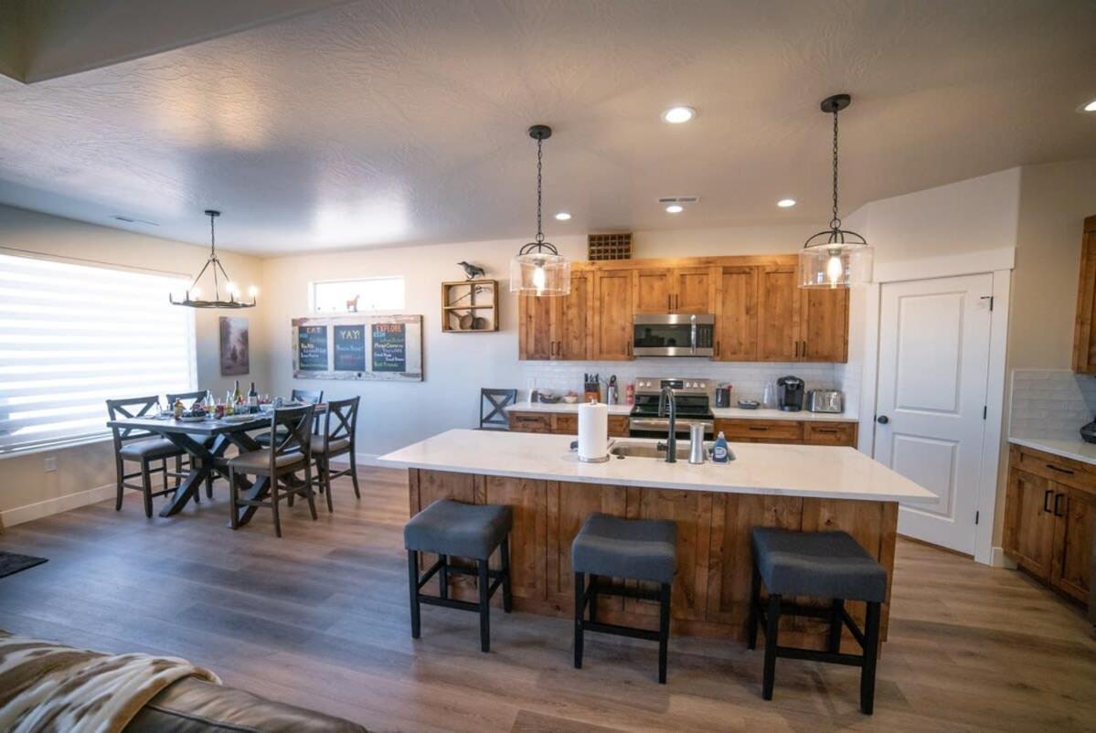 Red Canyon Bunkhouse At - New West Holiday home