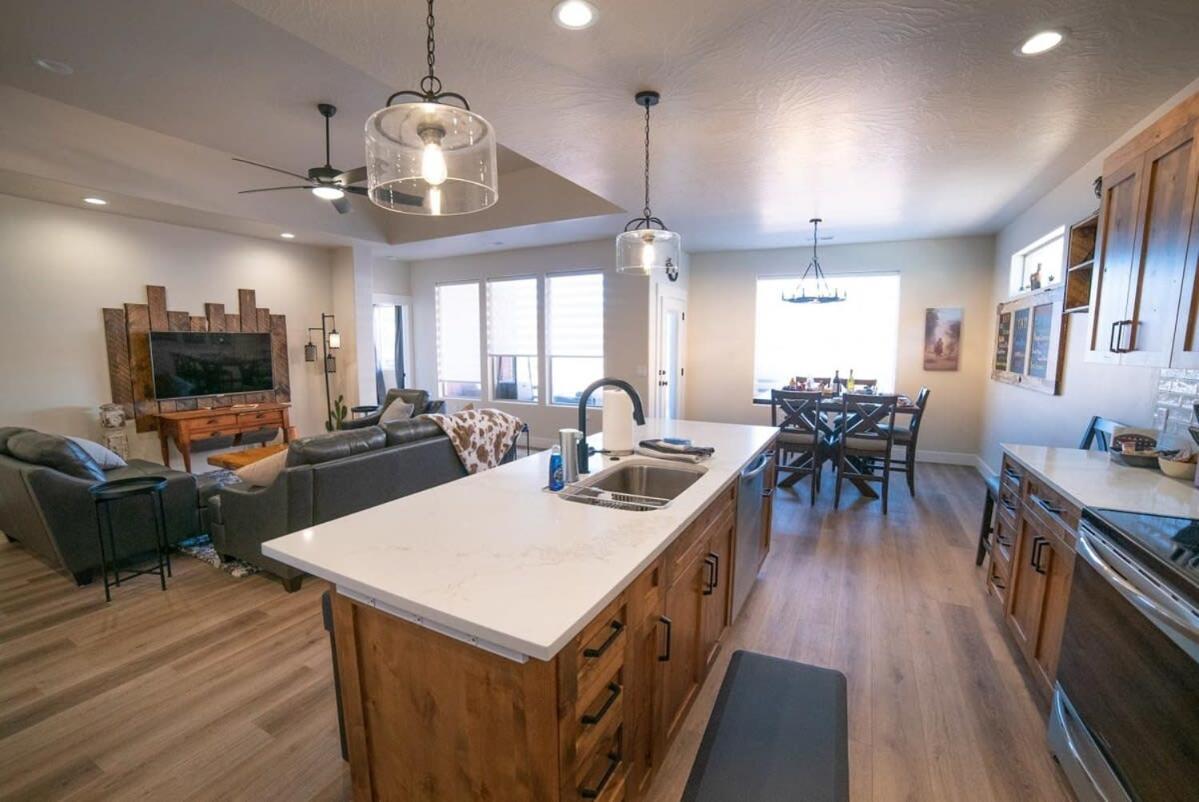 Red Canyon Bunkhouse At - New West
