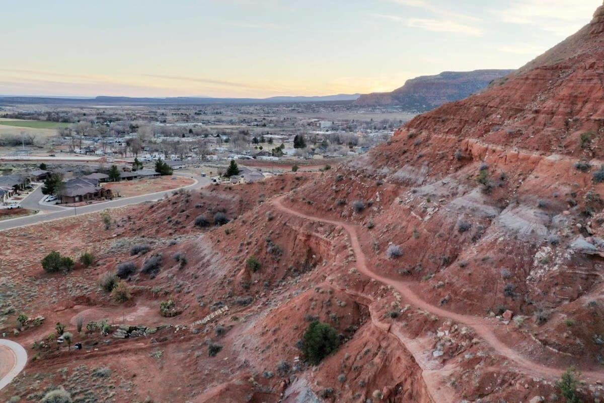 Red Canyon Bunkhouse At - New West *